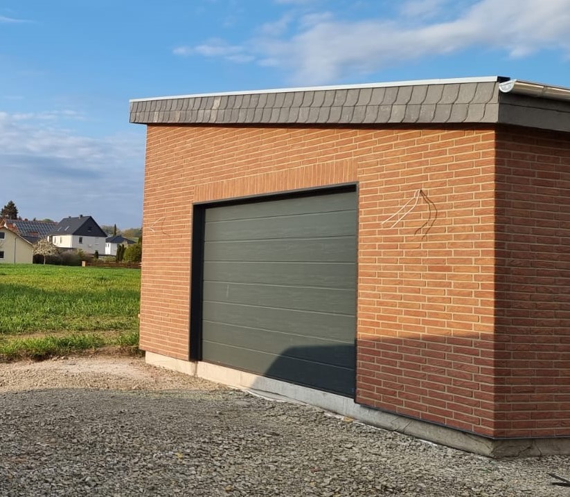 Funktionale Pultdach-Garagen: M.S. Garagenbau bietet individuell gestaltete Pultdach-Garagen, die modernes Design und praktische Nutzung vereinen.